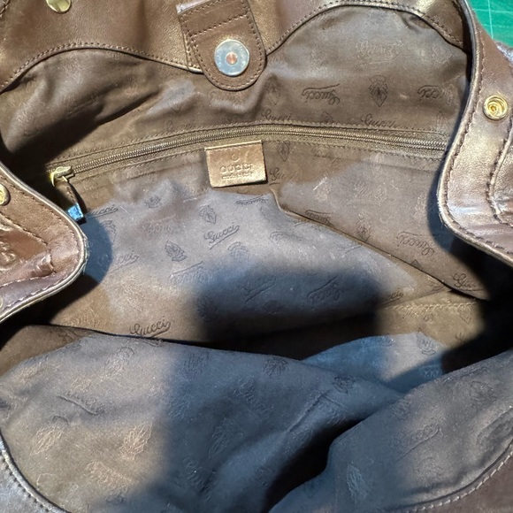 Gucci Sukey Brown Leather Shoulder Bag with Gold Accents - Picture 7 of 16